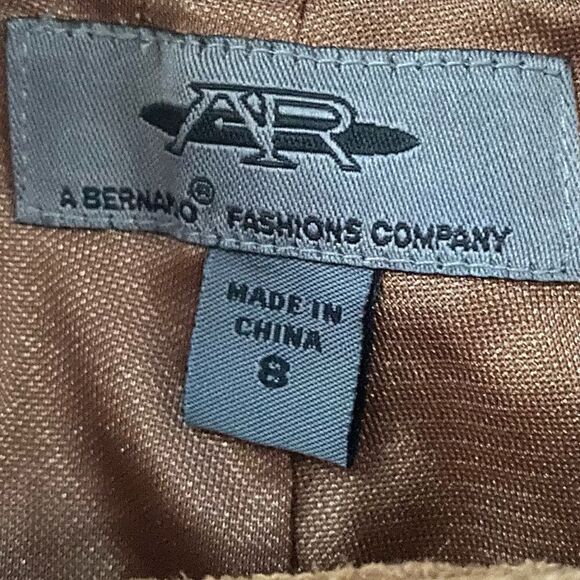 Bernardo Tan Real Suede Pants Size 8 New with tags - Picture 2 of 16